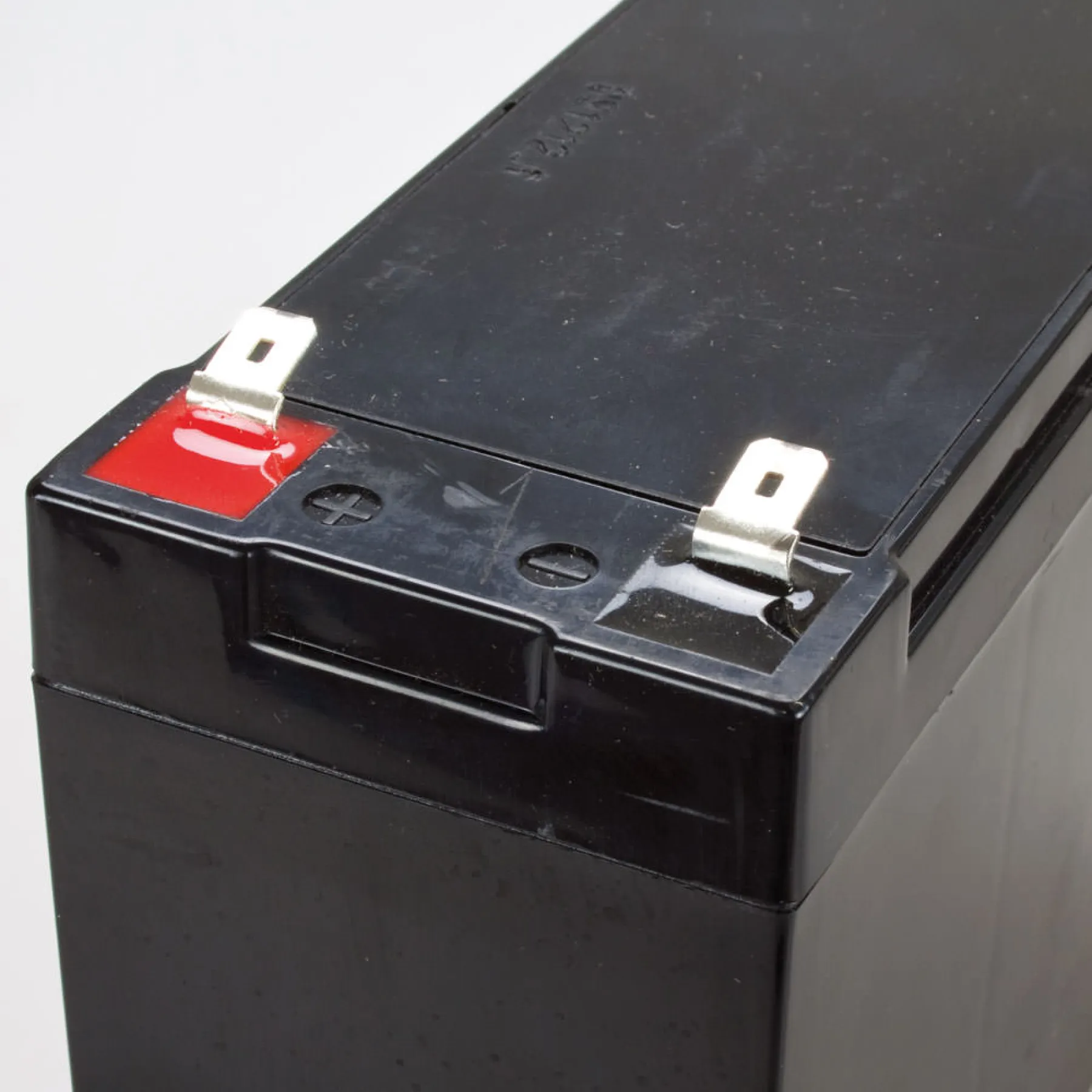 leistungsfahiger-akku-12v-70ah-akkubatterie