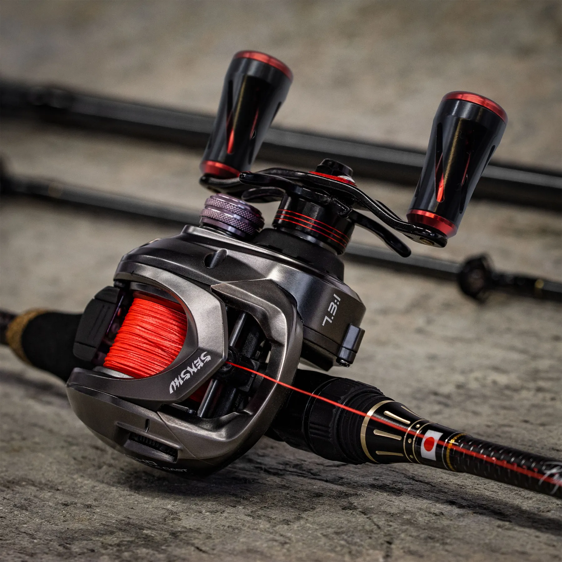 senshu-psycho-low-profile-cast-low-profile-baitcaster-rolle