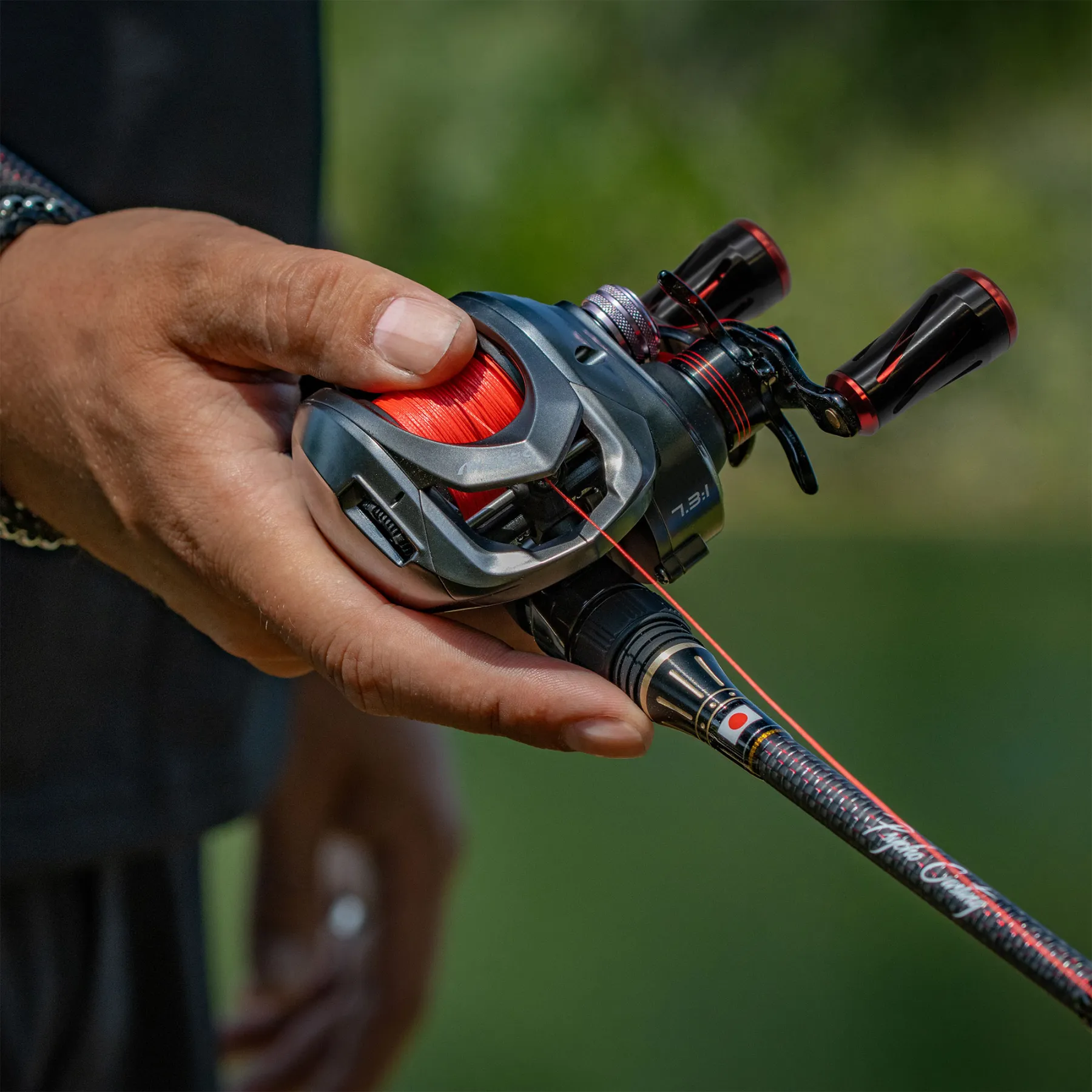 senshu-psycho-low-profile-cast-low-profile-baitcaster-rolle